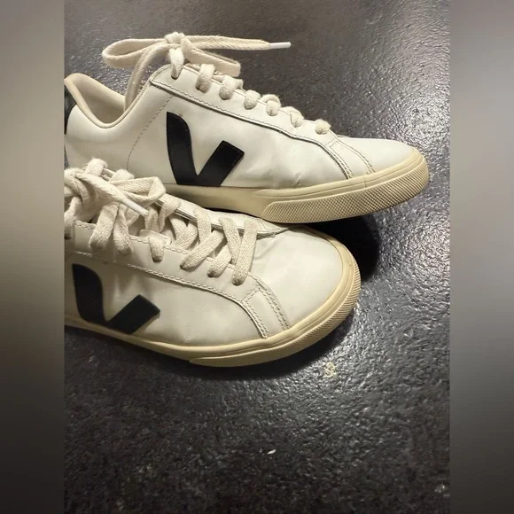 Veja Women’s Size 7 EU 38 Lace Up Low Top Casual Shoes Leather - Picture 6 of 9